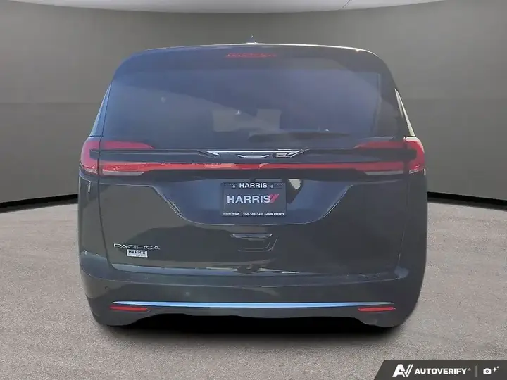 Chrysler Pacifica 2027 photo 5