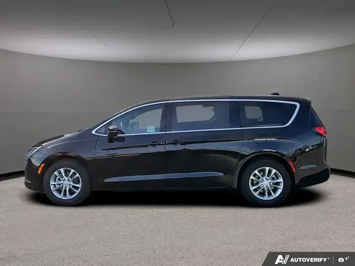 Chrysler Pacifica 2027 photo 3
