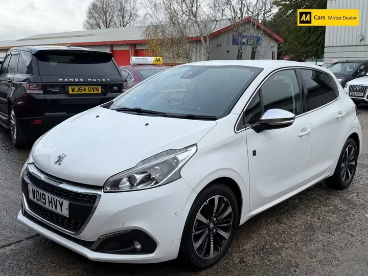 Peugeot 208 2019 photo 3