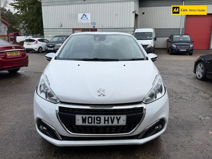 Peugeot 208 2019 photo 2