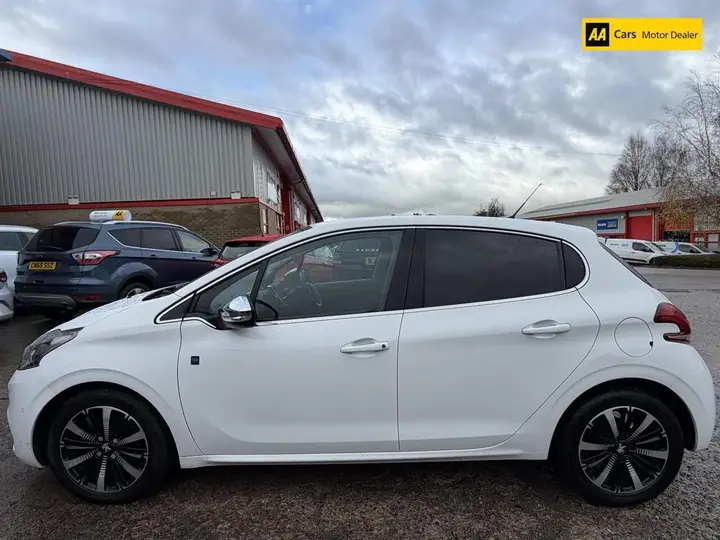 Peugeot 208 2019 photo 4