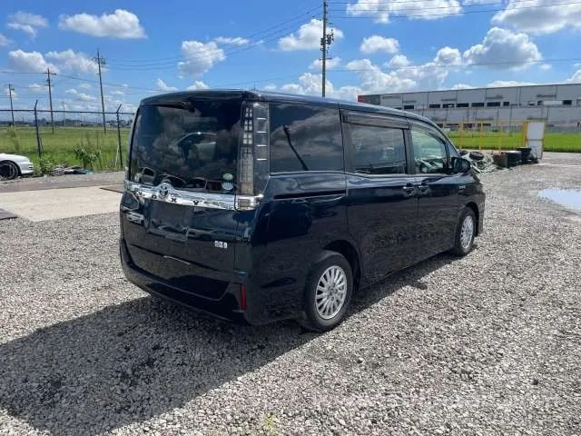 Toyota Voxy Hybrid V 2014 photo 4