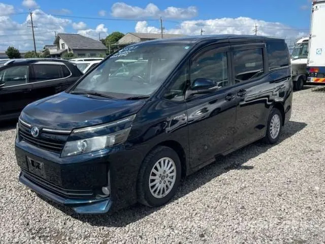 Toyota Voxy Hybrid V 2014 photo 2