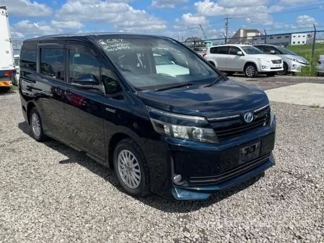 Toyota Voxy Hybrid V