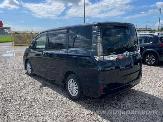 Toyota Voxy Hybrid V 2014 photo 3