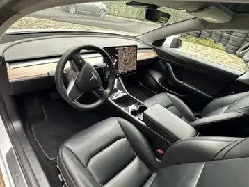 Tesla Model 3 2020 photo 2