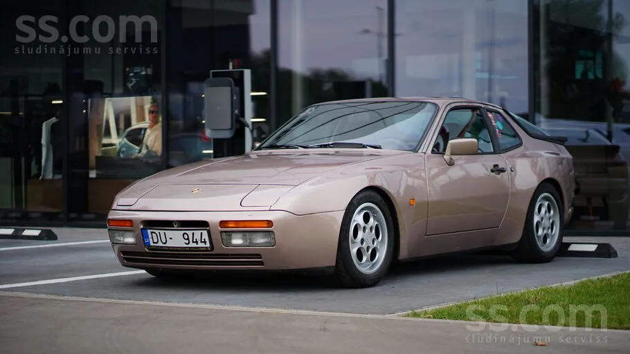 Porsche 944 1988 photo 2