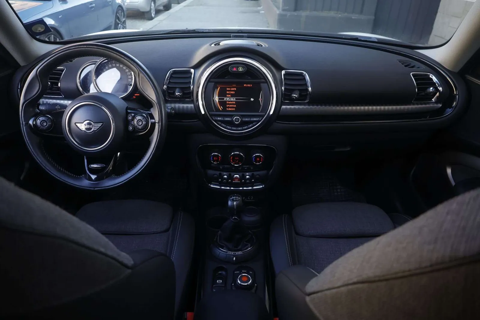 Mini Cooper Clubman 2015 photo 2