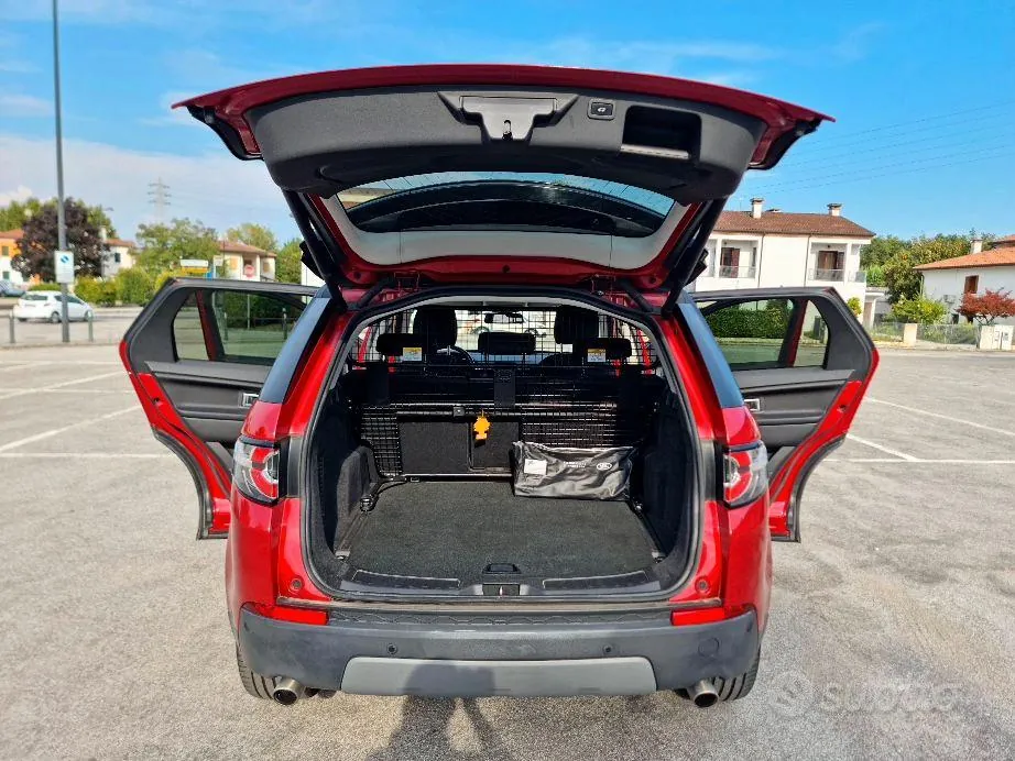 Land Rover Discovery Sport 2017 photo 4
