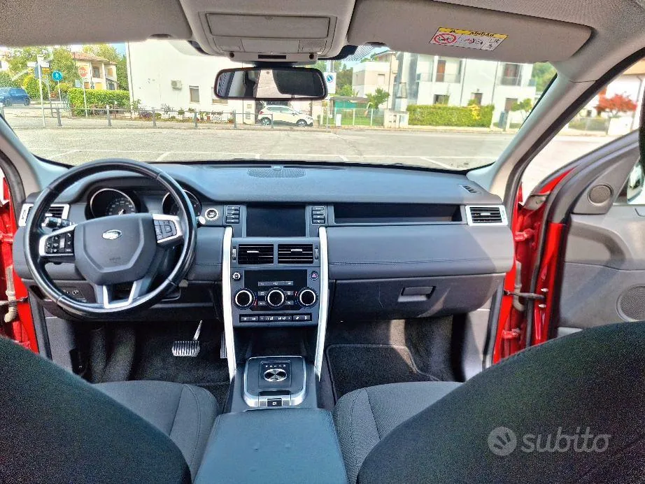 Land Rover Discovery Sport 2017 photo 2
