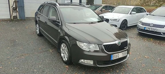 Skoda Superb 2012 photo 2