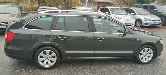 Skoda Superb 2012 photo 5