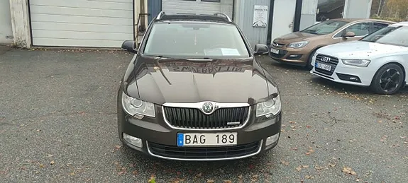 Skoda Superb 2012 photo 3