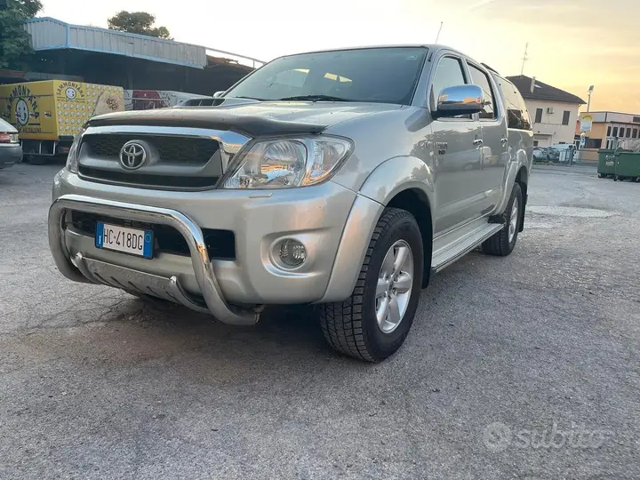 Toyota Hilux 2011 photo 2