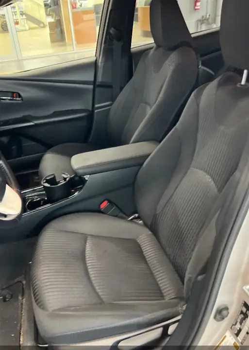 Toyota Prius Prime 2019 photo 2