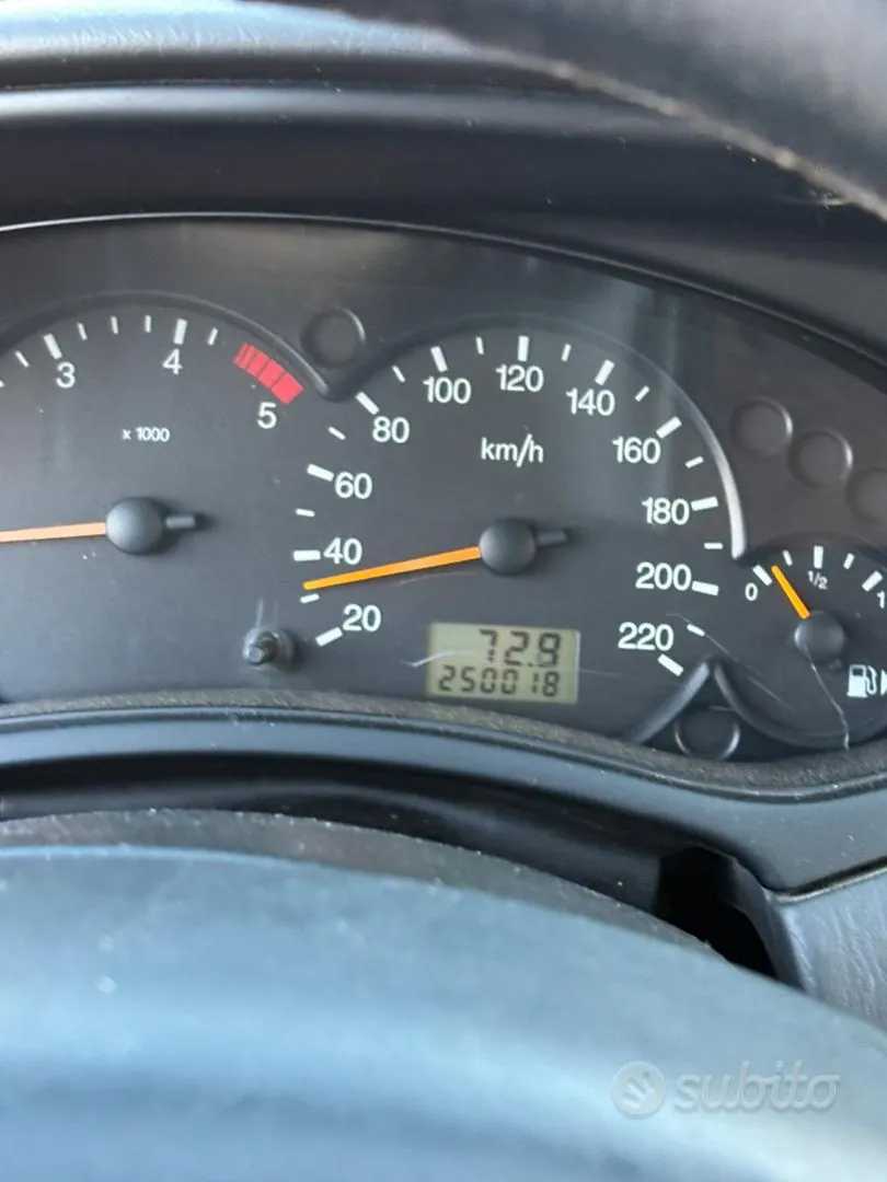 Ford Focus 2003 photo 2