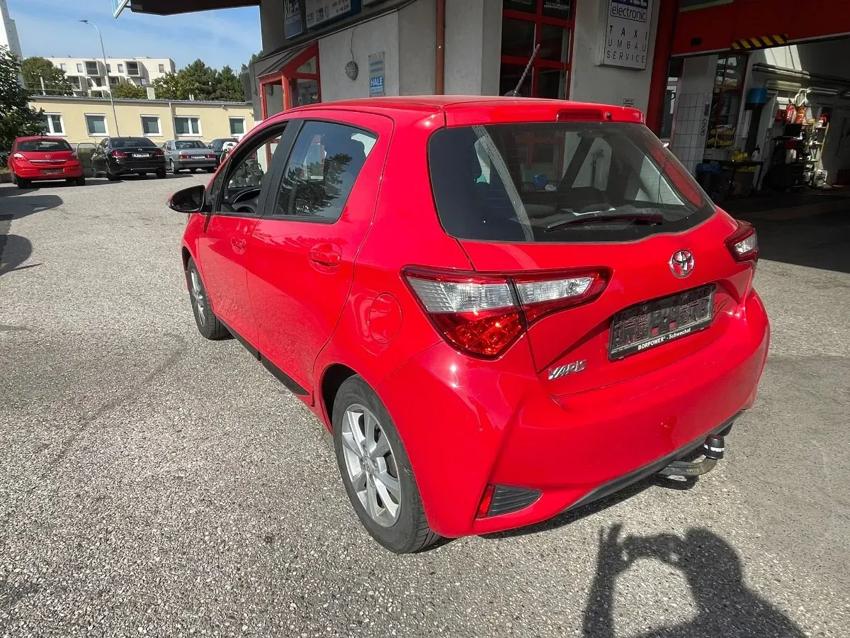 Toyota Yaris 2017 photo 2