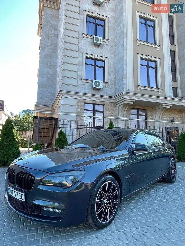 BMW 7 Series 2011 photo 3