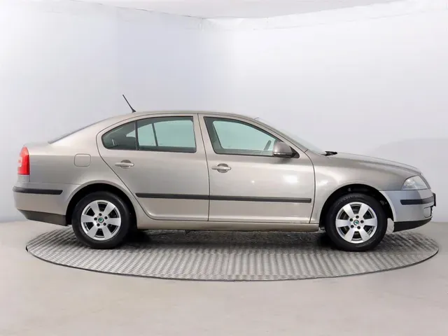 Skoda Octavia 2011 photo 4