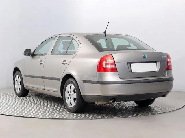 Skoda Octavia 2011 photo 2