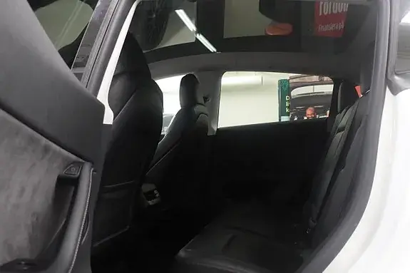 Tesla Model Y 2023 photo 5