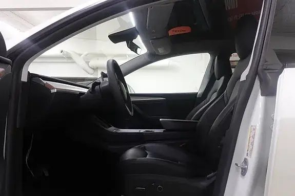 Tesla Model Y 2023 photo 4