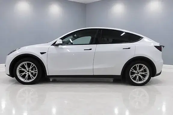 Tesla Model Y 2023 photo 3