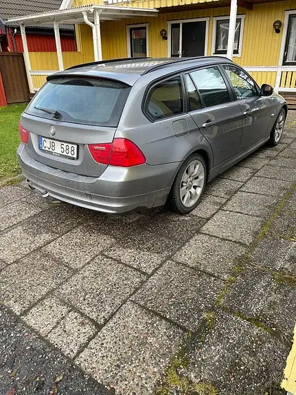 BMW 318I 2011 photo 4