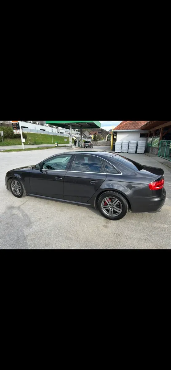 Audi A4 2009 photo 2