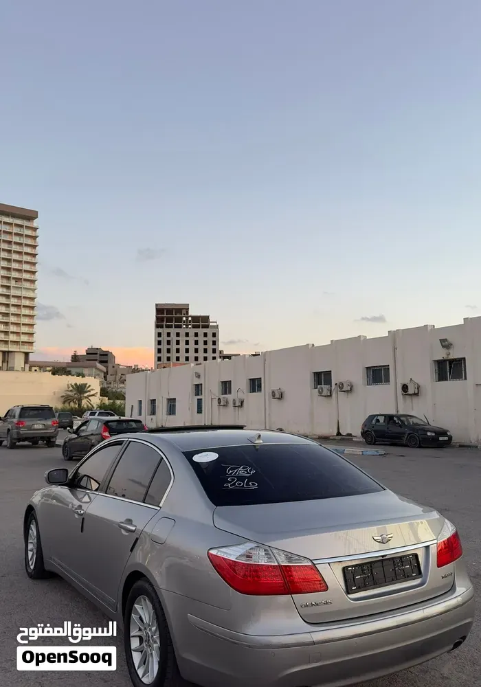 Genesis G80 2009 photo 2