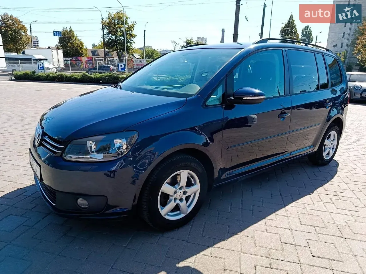Volkswagen Touran 2014 photo 2