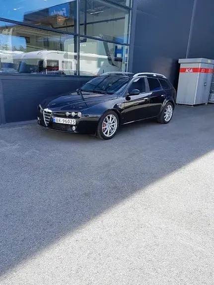 Alfa Romeo 159 2010 photo 2