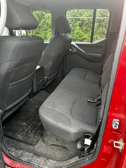 Nissan Navara 2010 photo 2