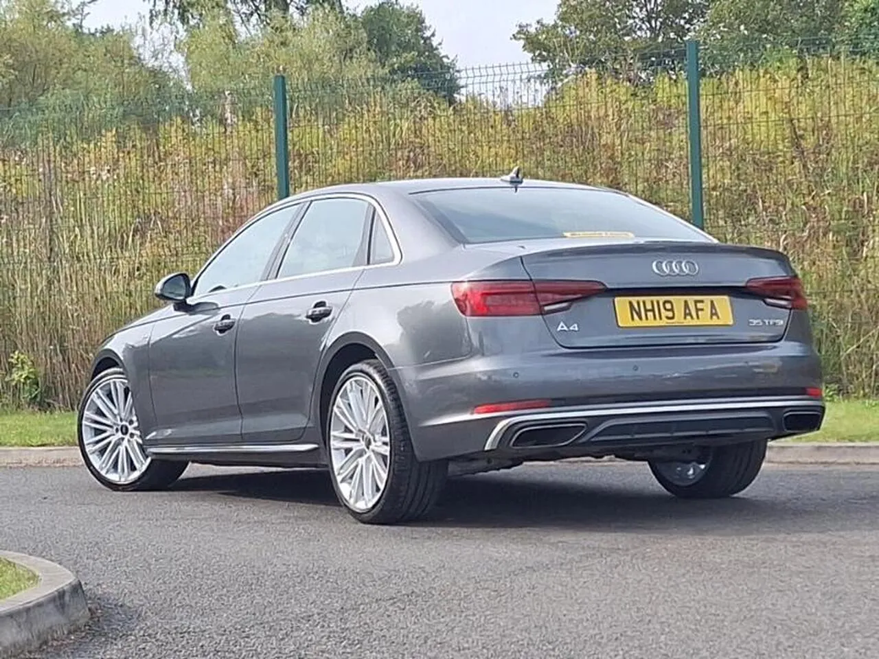 Audi A4 2019 photo 2