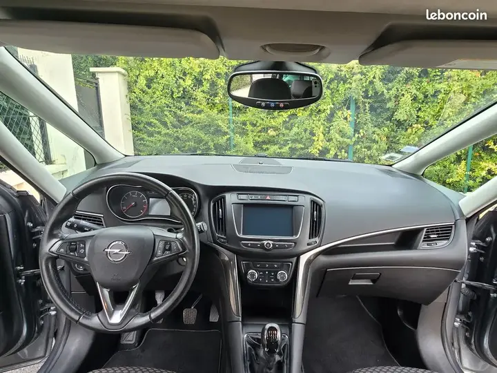 Opel Zafira 2018 photo 2