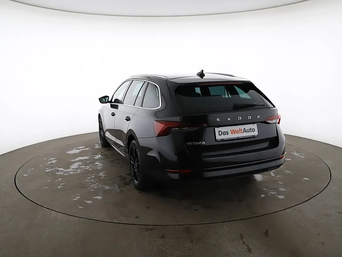Skoda Octavia 2021 photo 2