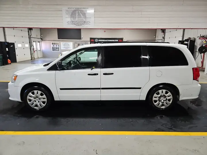 Dodge Grand Caravan 2017 photo 2