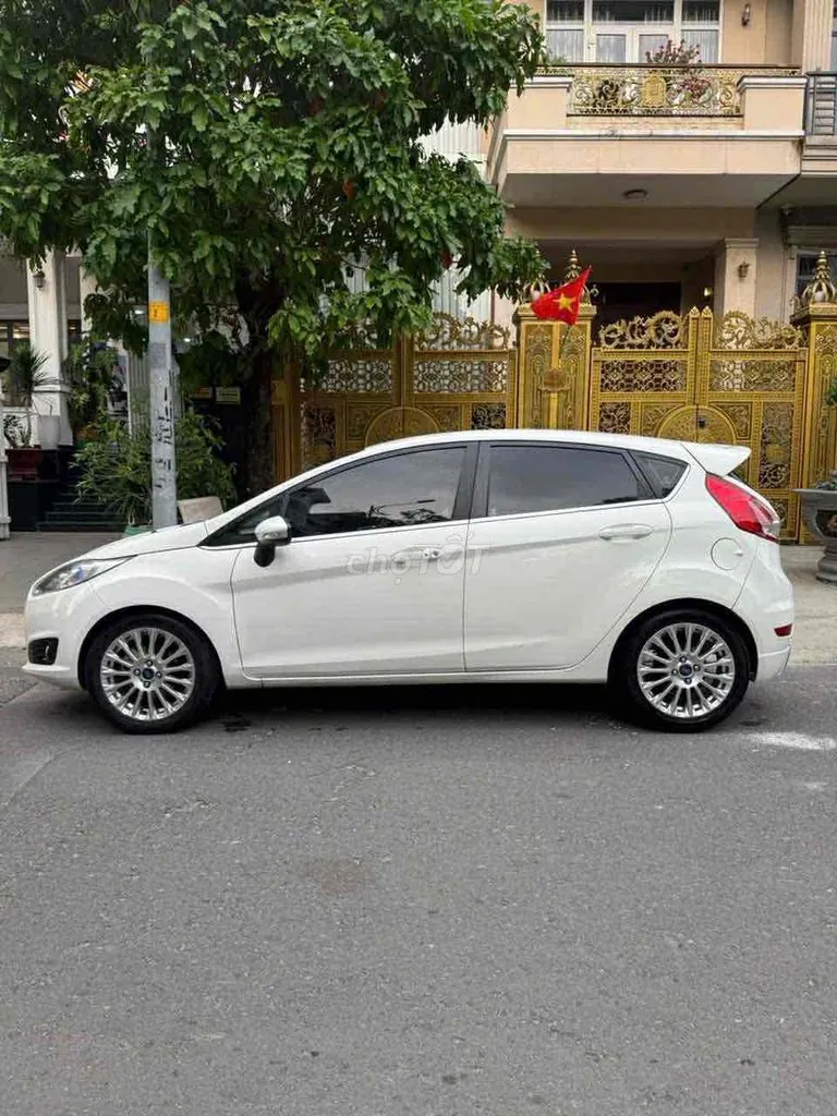 Ford Fiesta 2014 photo 3