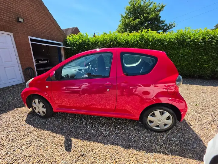Toyota Aygo 2011 photo 2