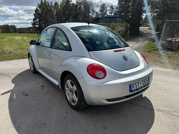 Volkswagen New Beetle 2006 photo 3