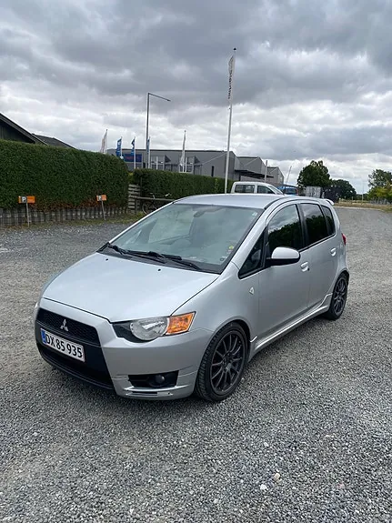 Mitsubishi Colt 2010 photo 2