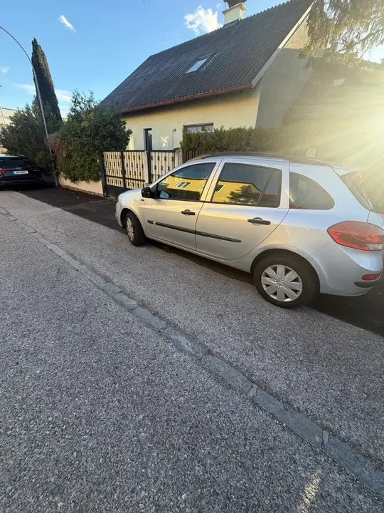 Renault Clio 2011 photo 2