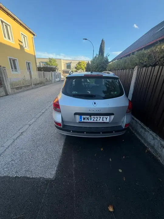 Renault Clio 2011 photo 3