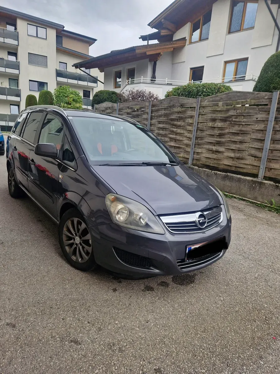 Opel Zafira 2010 photo 2