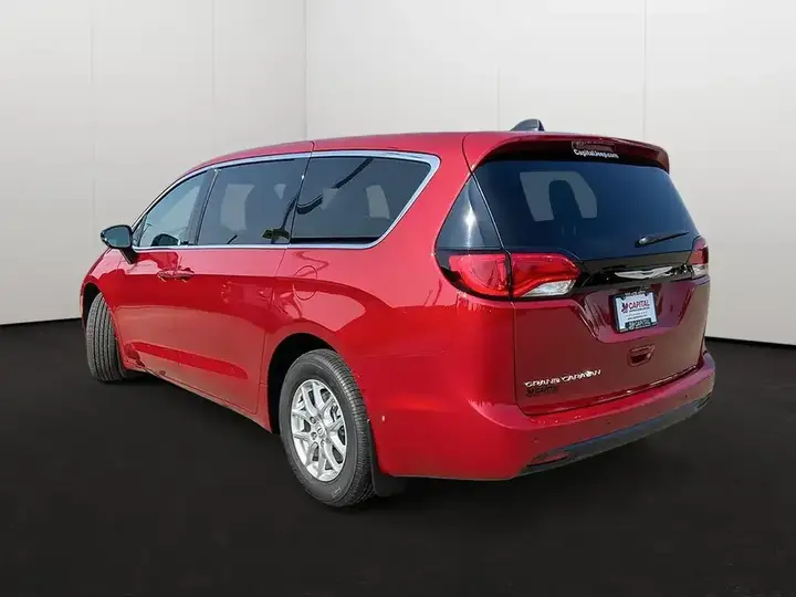 Chrysler Grand Caravan 2026 photo 4