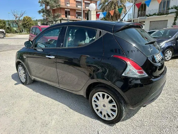 Lancia Ypsilon 2011 photo 4
