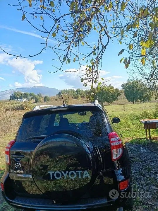 Toyota Avensis 2010 photo 2