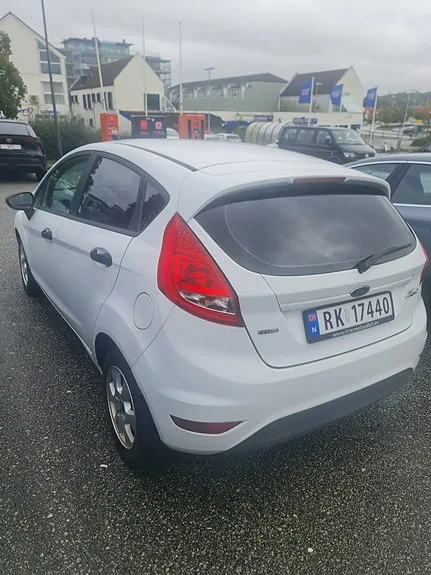 Ford Fiesta 2010 photo 4