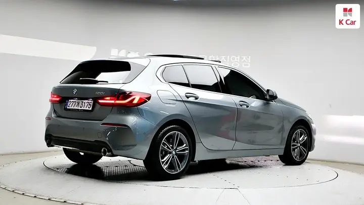 BMW 1 Series 2023 photo 4