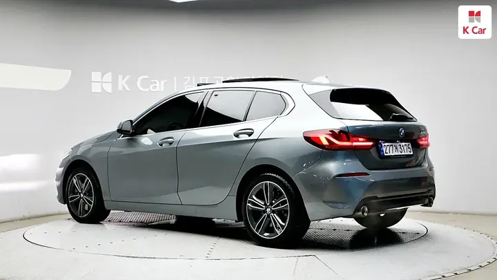 BMW 1 Series 2023 photo 2